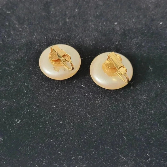 Vintage Faux Pearl Clip On Earrings 3/4" Ivory Round Statement Jewelry Classic - Picture 2 of 2